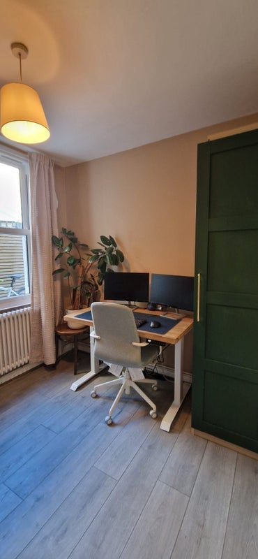 Flat Fernlea Road in Greater London