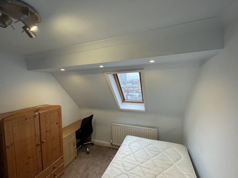 Room Greyhound Road in Greater London