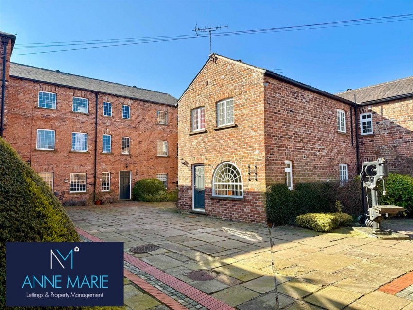 Flat Pierce Street in Macclesfield