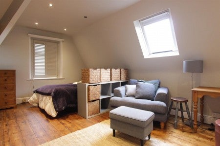 Room Crescent Road in Sheffield