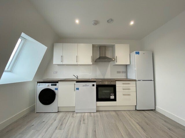 Flat Gatehouse Way in Aylesbury