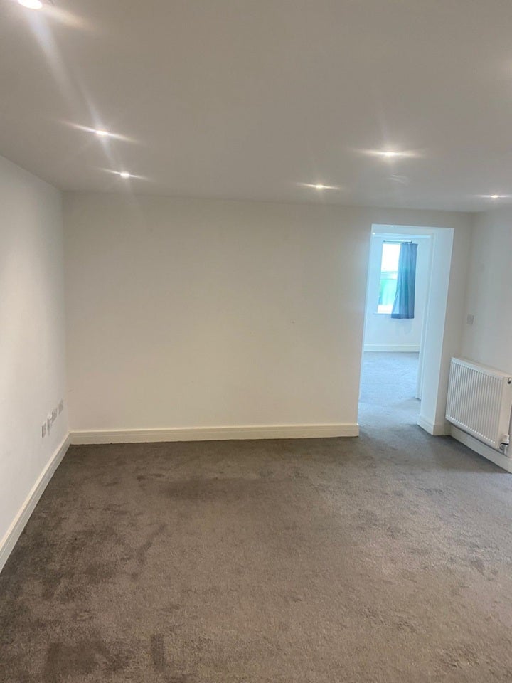 Flat Lower Hanham Road in Bristol