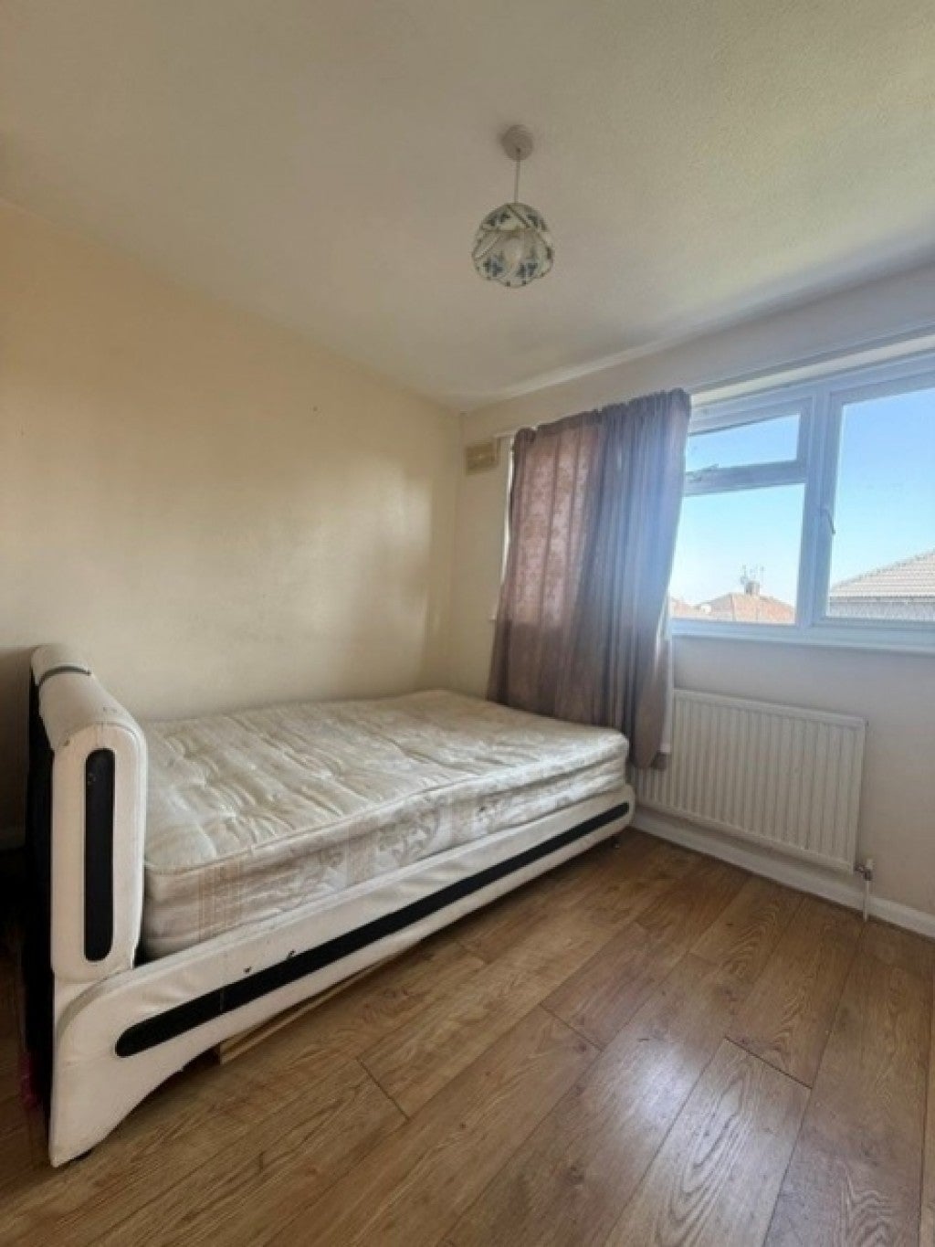 Room Elmgrove Road in Greater London