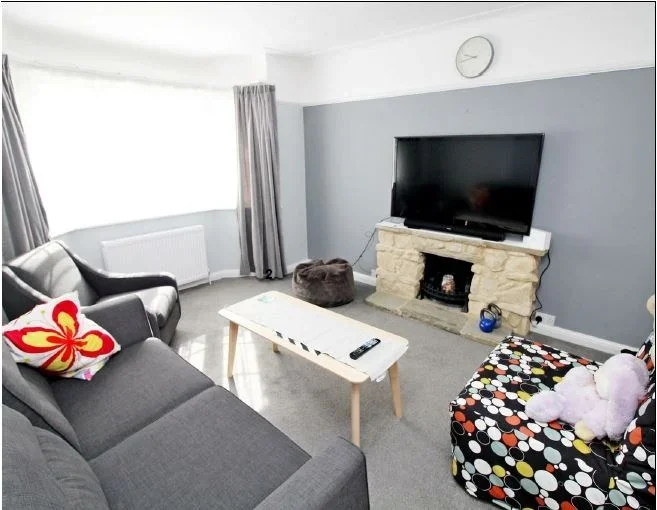 Flat Springfield Close in Greater London