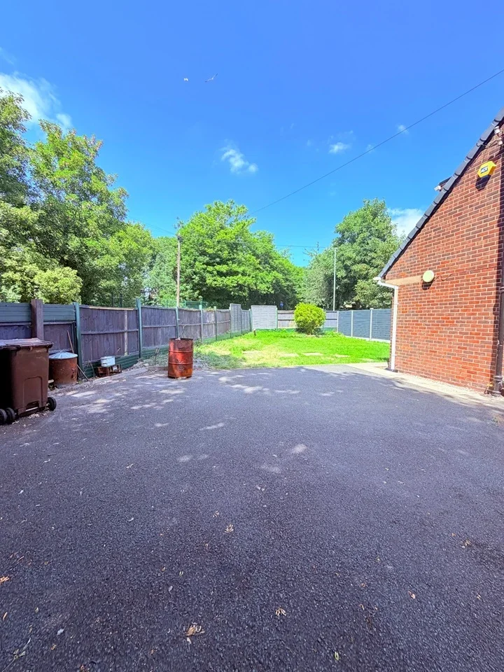 House Daleside Close in Leeds