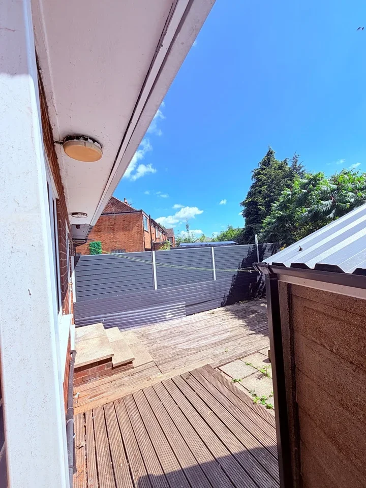 House Daleside Close in Leeds