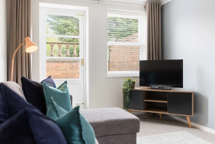 Flat Guy's Cliffe Avenue in Royal Leamington Spa