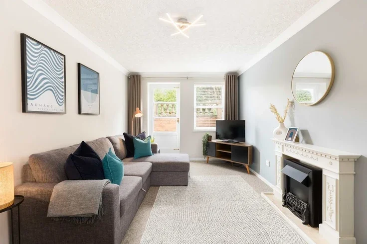 Flat Guy's Cliffe Avenue in Royal Leamington Spa