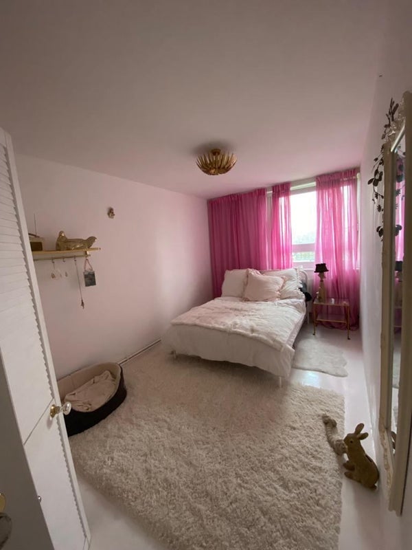 Flat Driffield Road in Greater London
