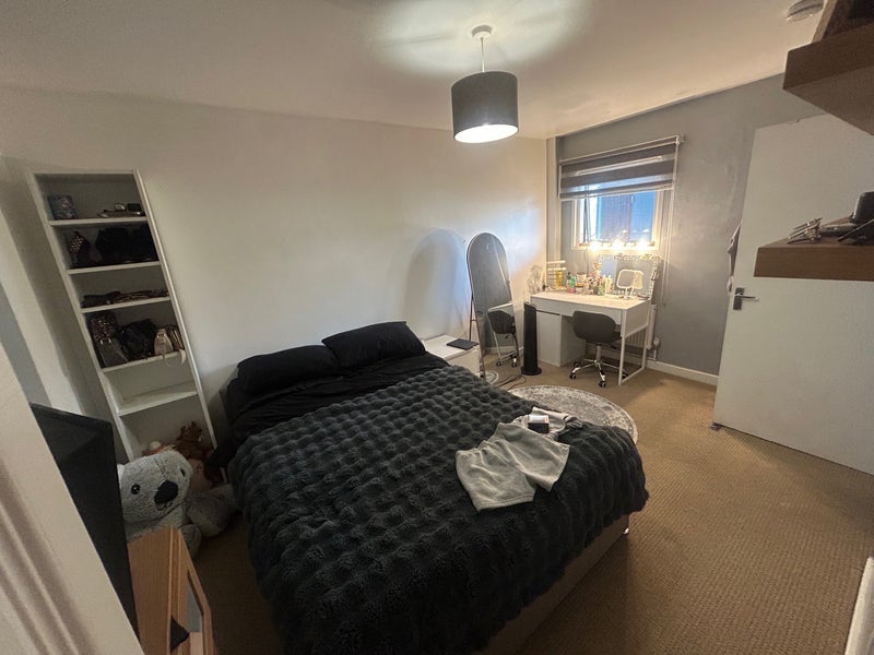 Room New Cross Road in Greater London