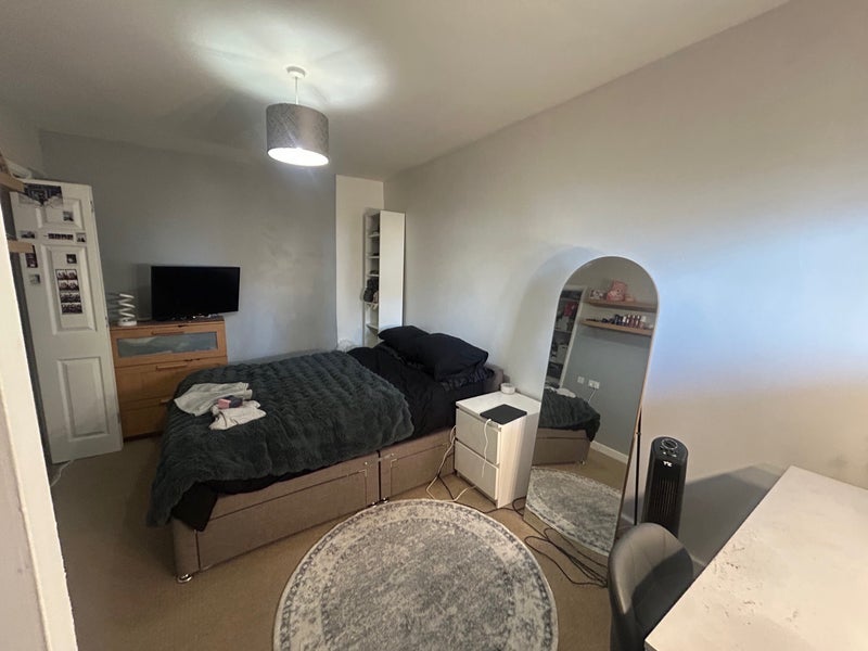 Room New Cross Road in Greater London