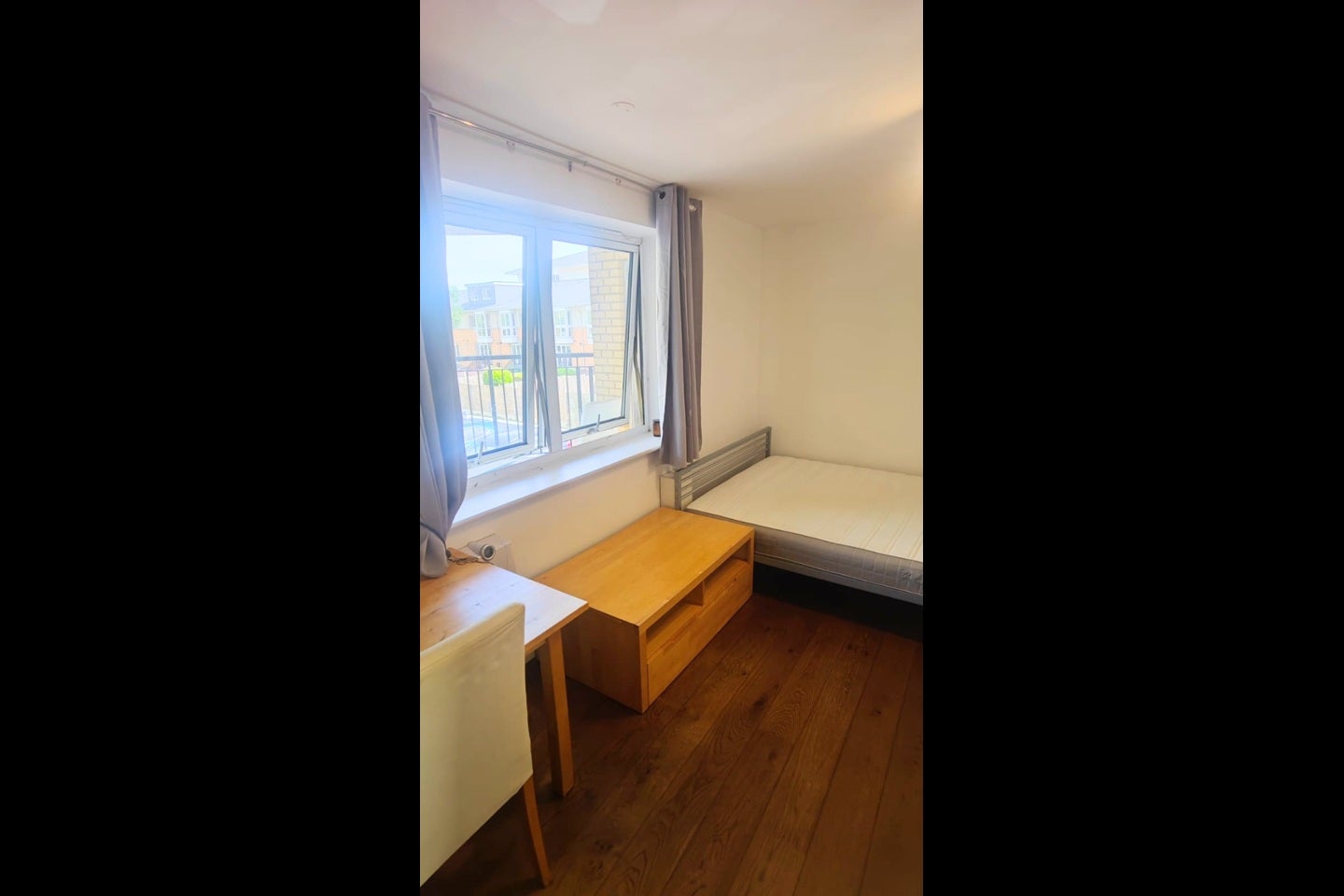 Room Newport Avenue in Greater London
