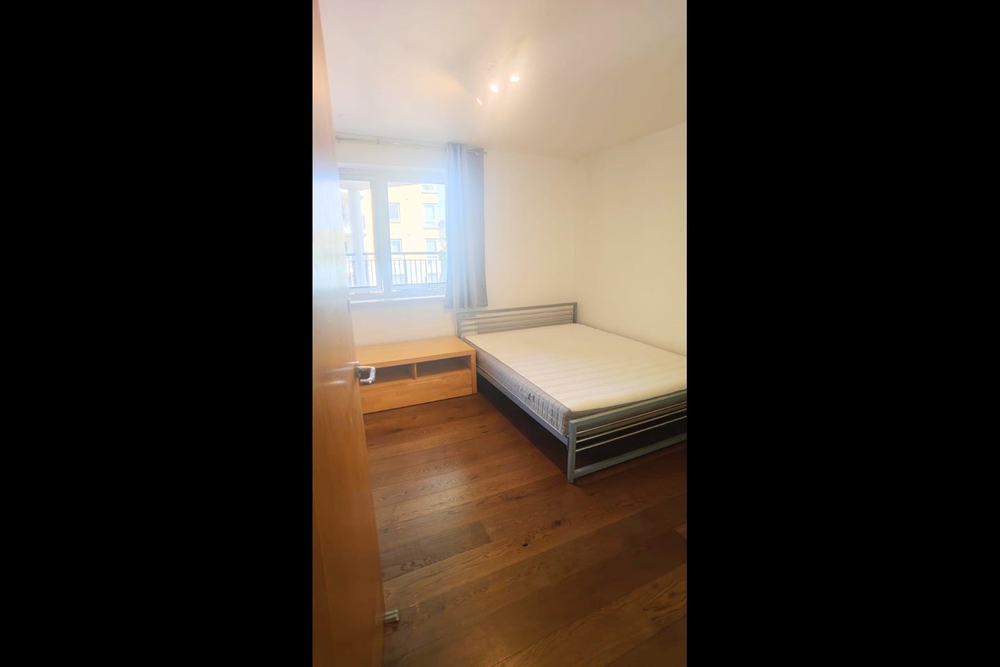 Room Newport Avenue in Greater London