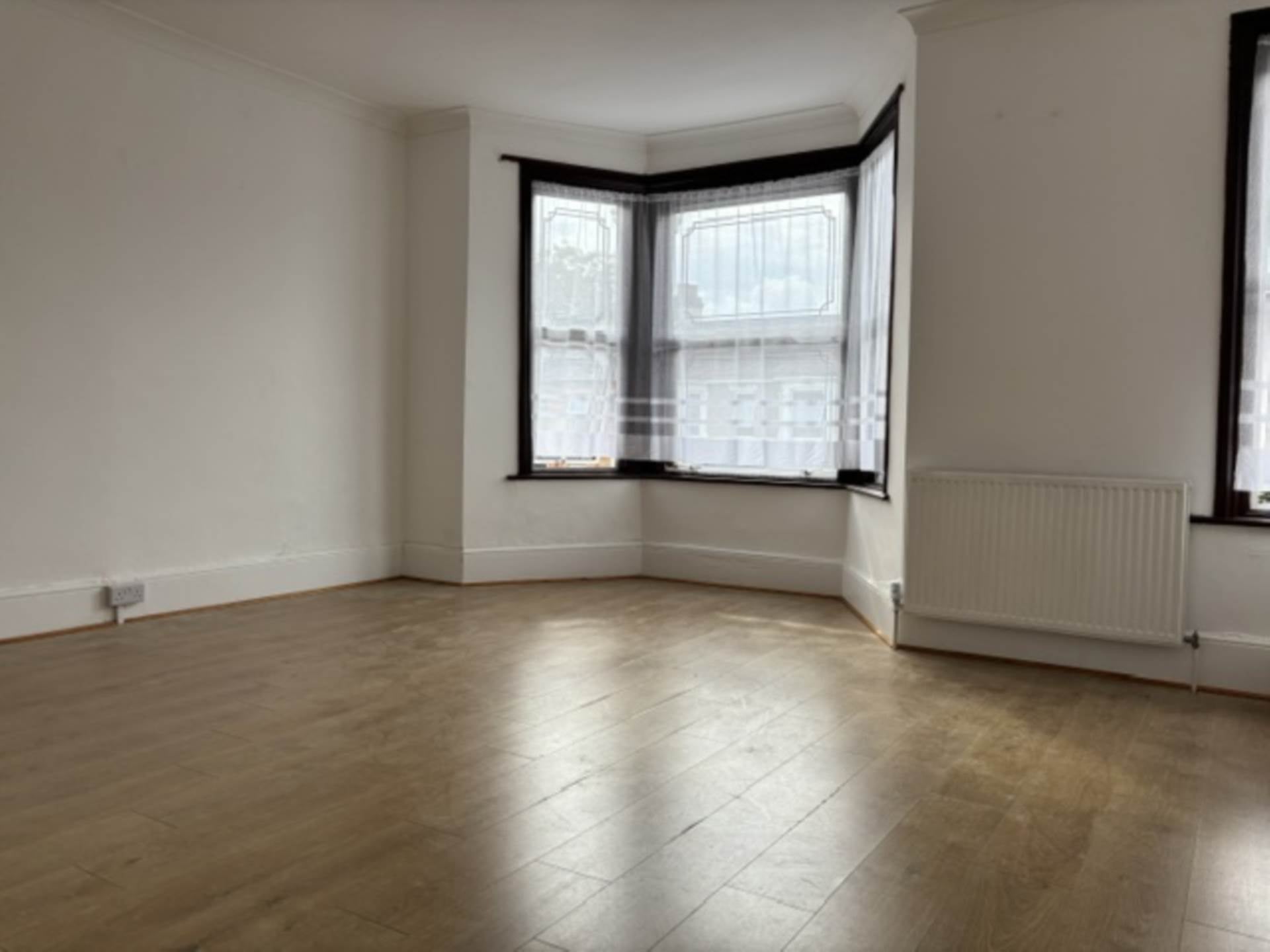 Flat Norfolk Road in Greater London