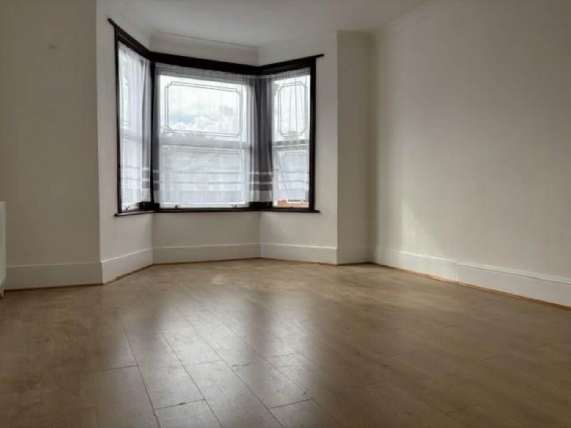 Flat Norfolk Road in Greater London