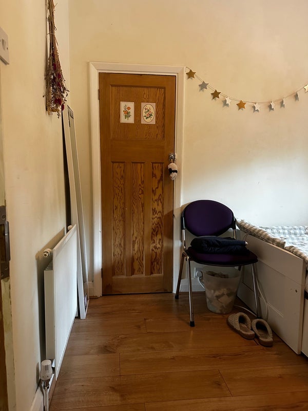 Room Damien Street in Greater London