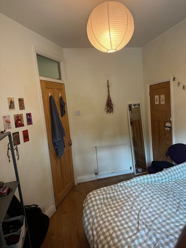 Room Damien Street in Greater London