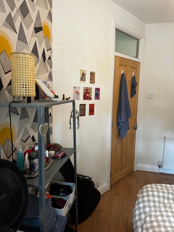 Room Damien Street in Greater London