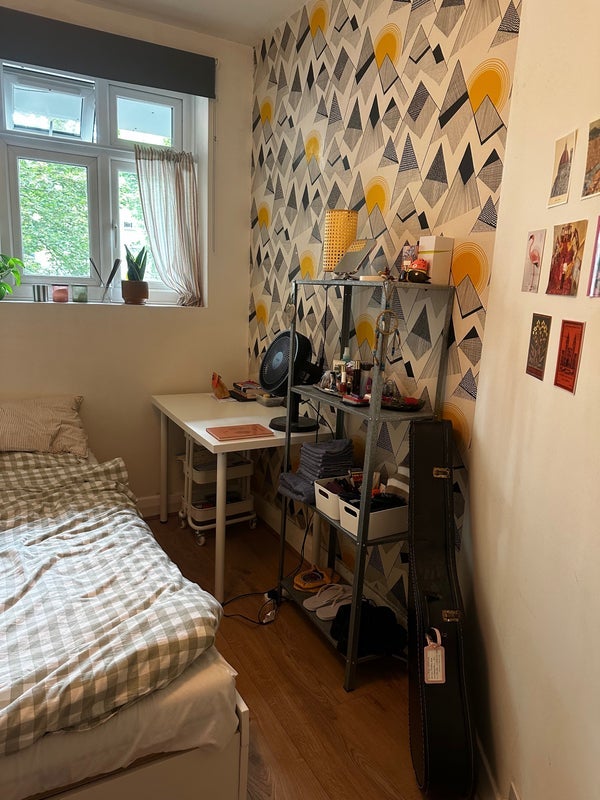 Room Damien Street in Greater London