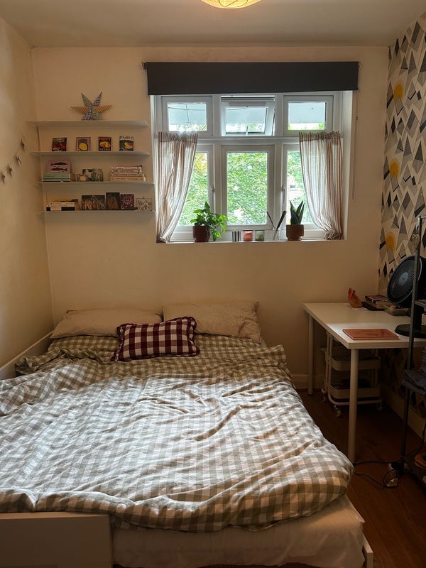 Room Damien Street in Greater London
