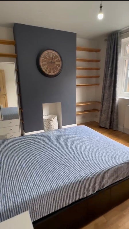 Room Damien Street in Greater London