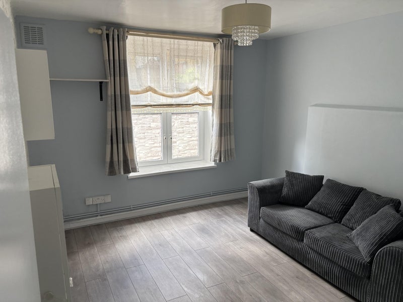 Flat Stewart Court in Greater London