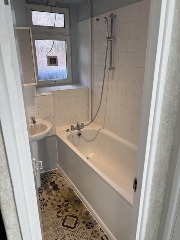 Flat Stewart Court in Greater London