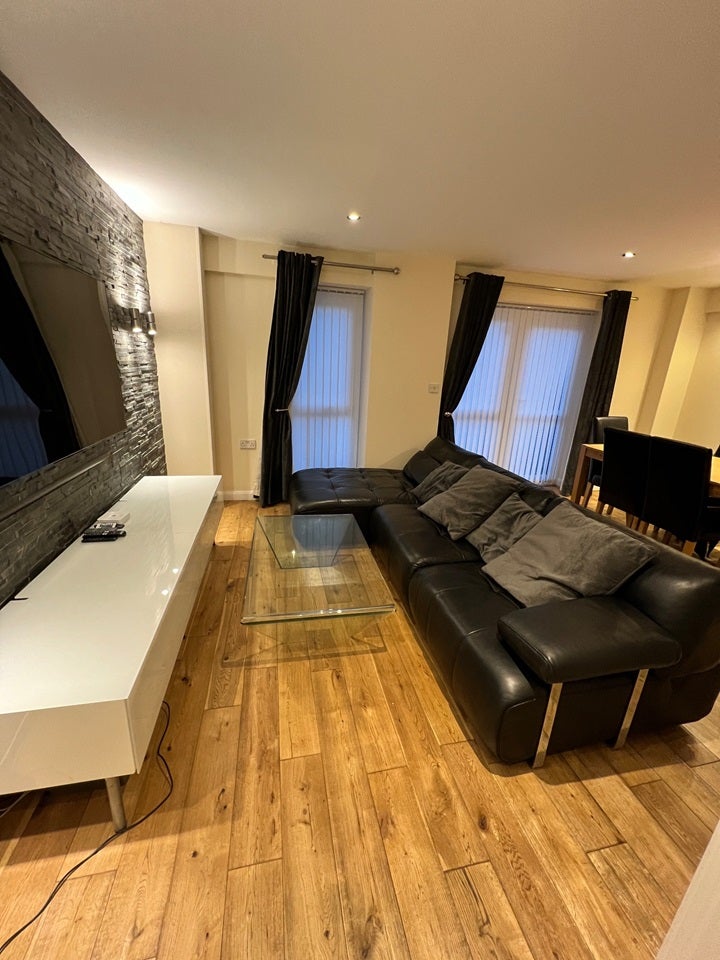 Flat Jupp Road in Greater London