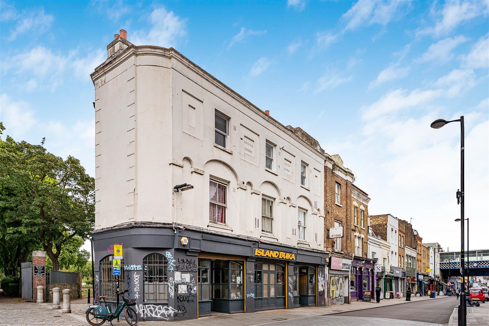 Flat Deptford High Street in Greater London