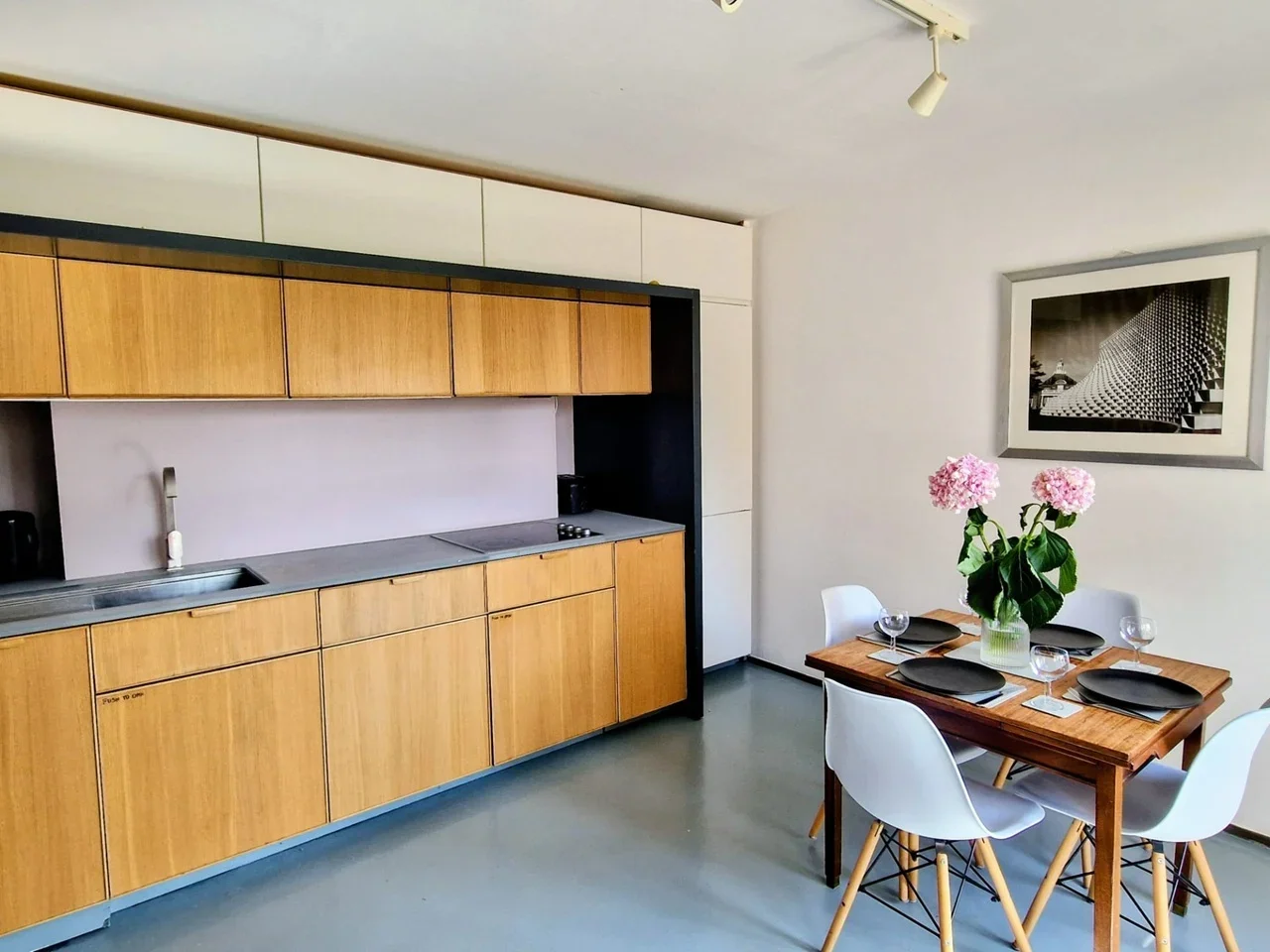 Flat Hunton Street in Greater London