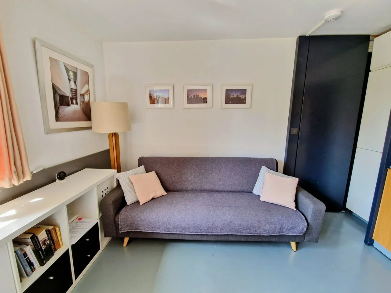 Flat Hunton Street in Greater London