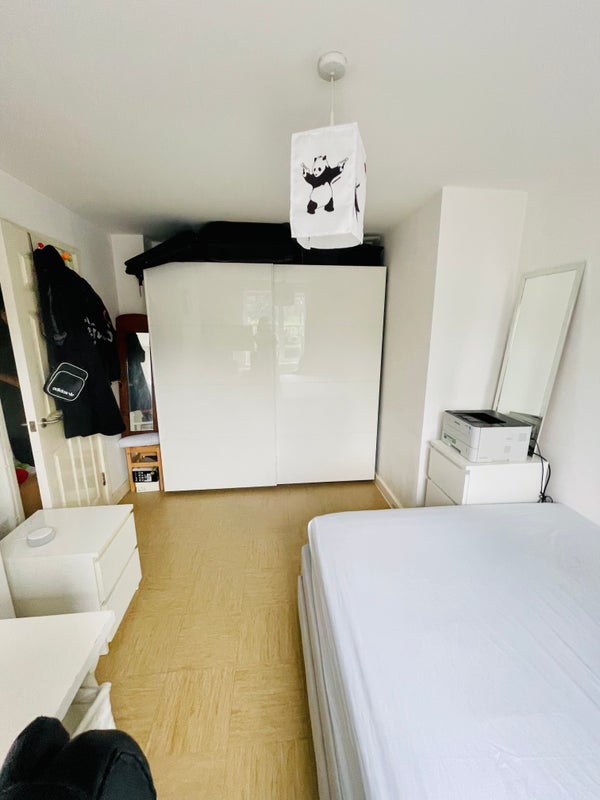 Room Princes Close in Greater London