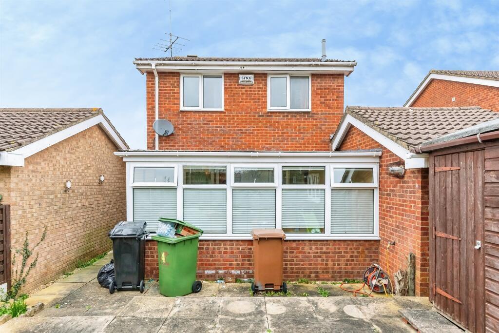 House Tyne Close in Wellingborough