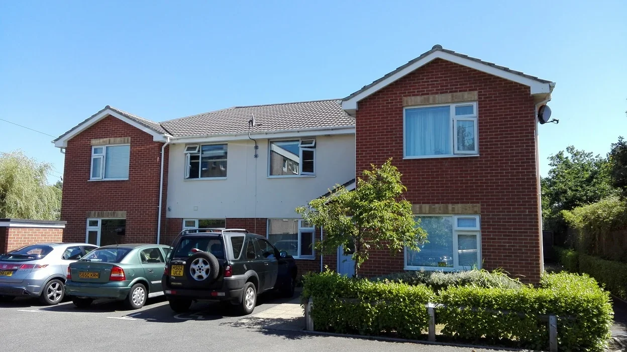 Flat Egmont Road in Poole