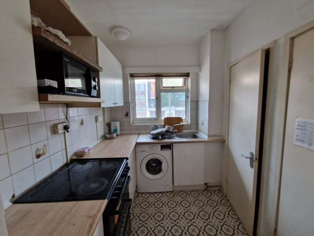 Room Finchley Road in Greater London