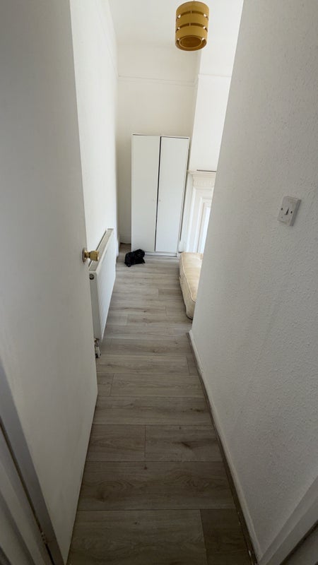 Room London Road in Greater London
