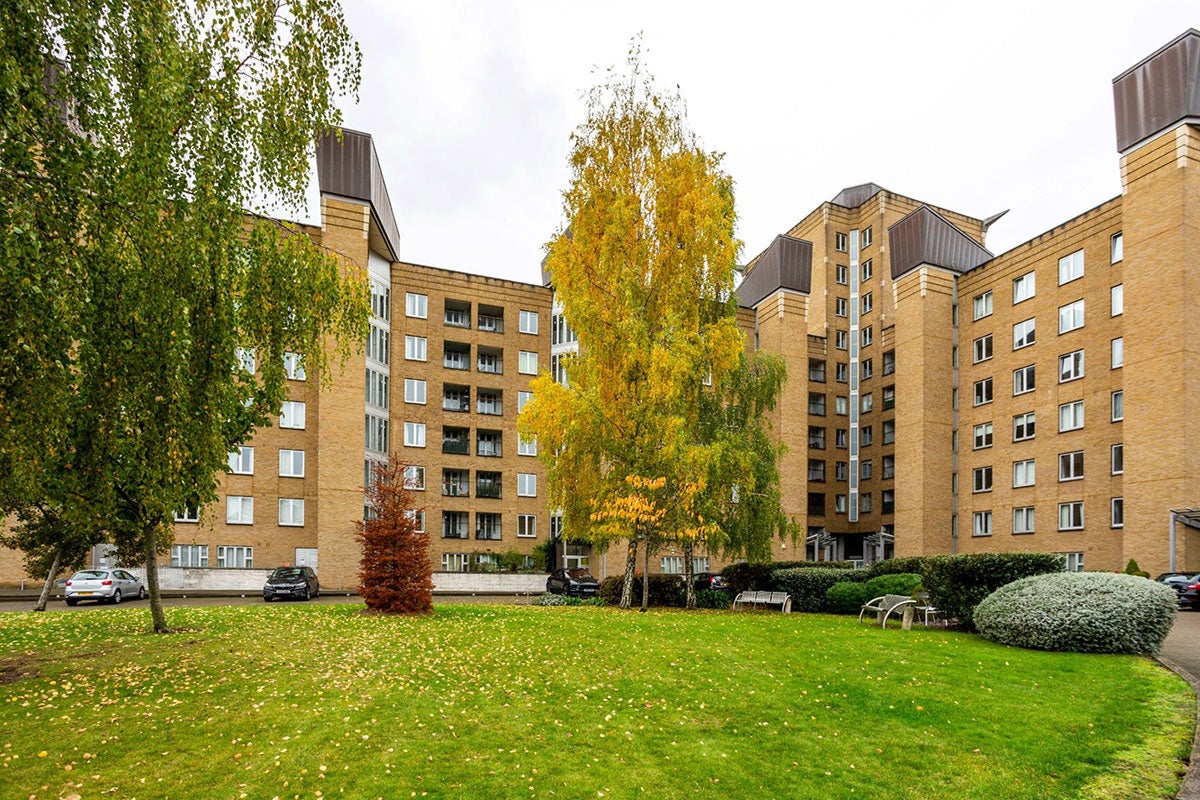 Flat Dundee Wharf in Greater London