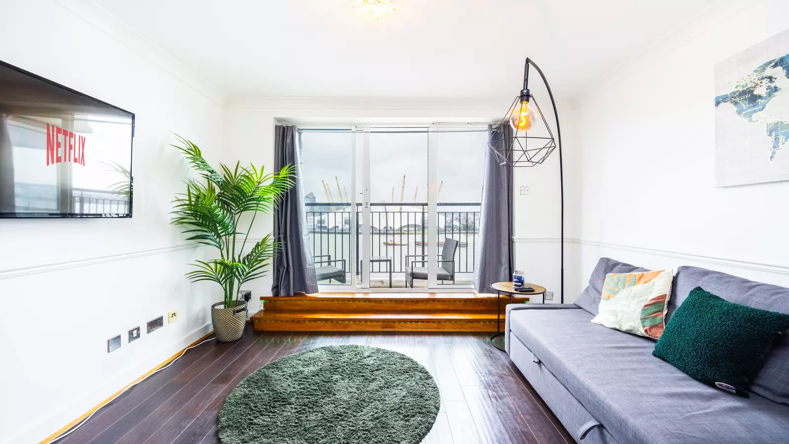 Flat Newport Avenue in Greater London