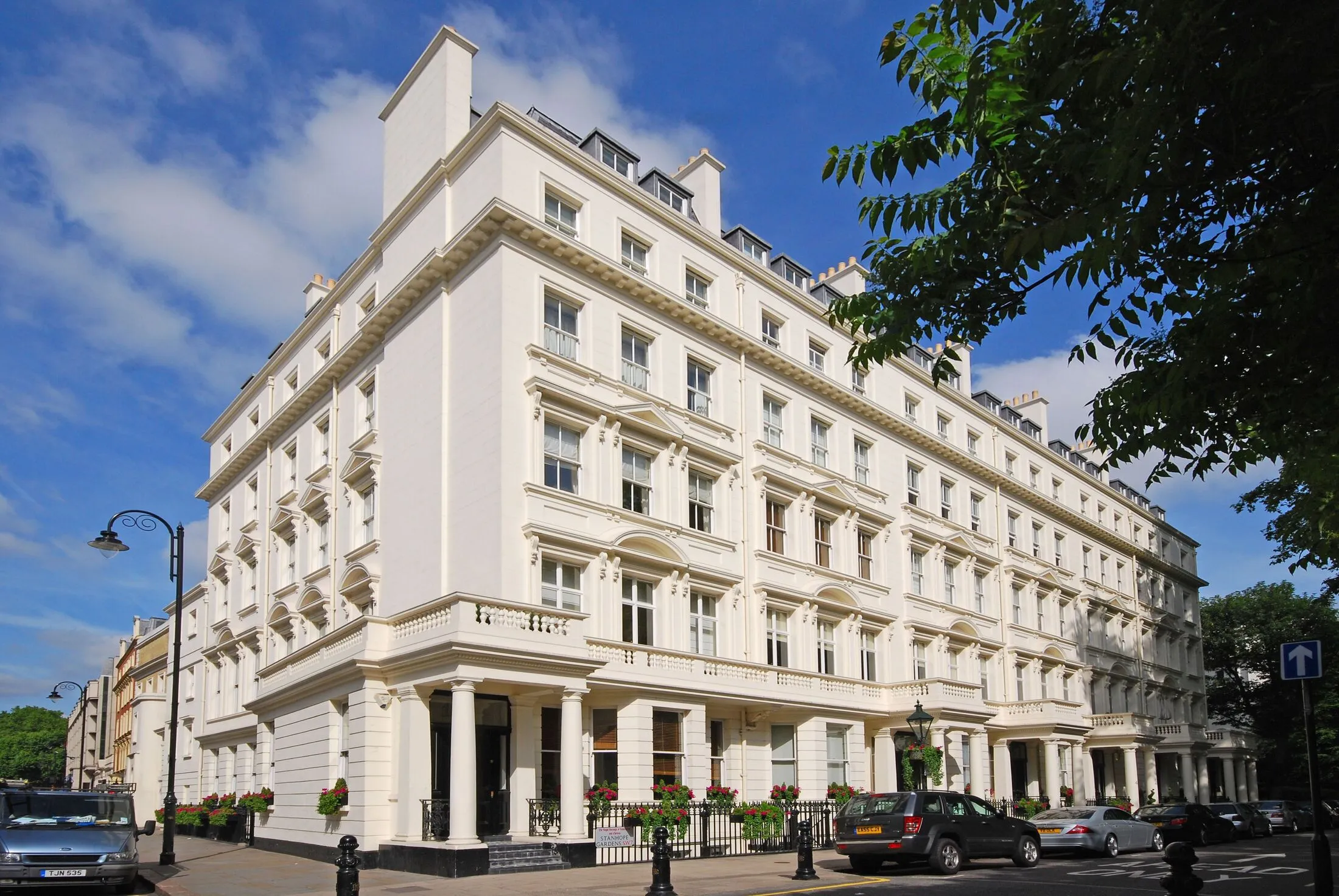 Flat Stanhope Gardens in Greater London