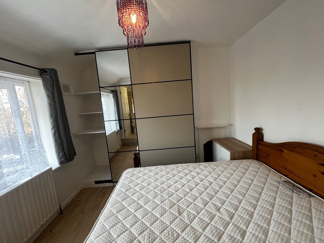 Room Shaftesbury Road in Greater London