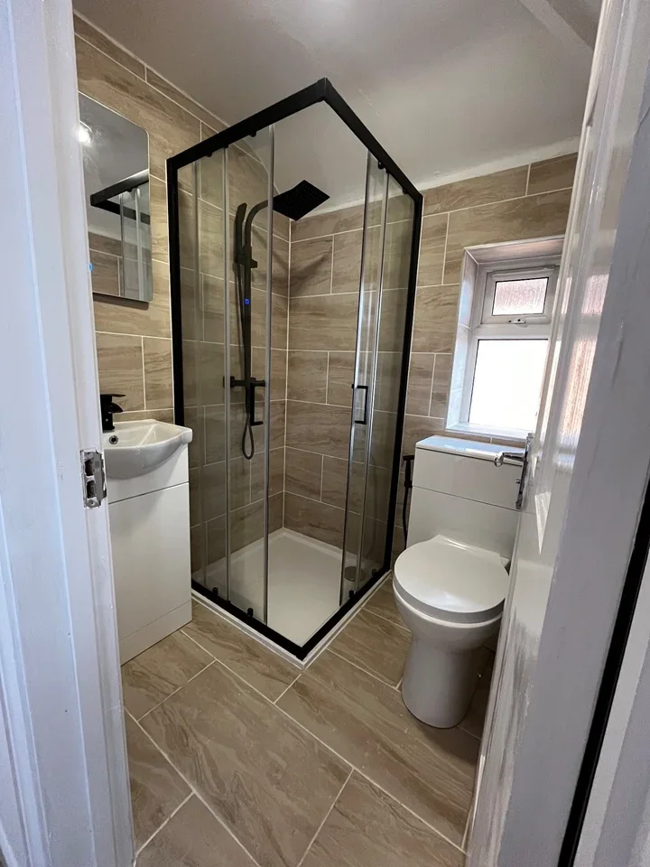 Room Shaftesbury Road in Greater London