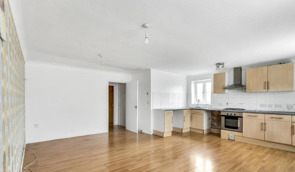 Flat Hobbs Close in Cheshunt