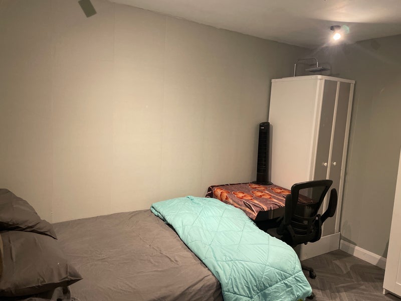Room Holloway Road in Greater London