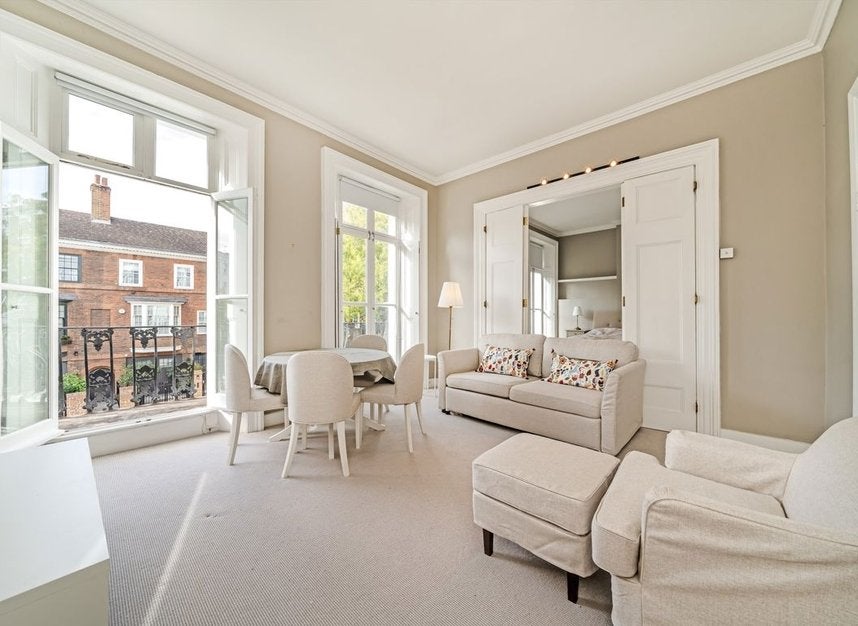Flat Oakley Street in Greater London