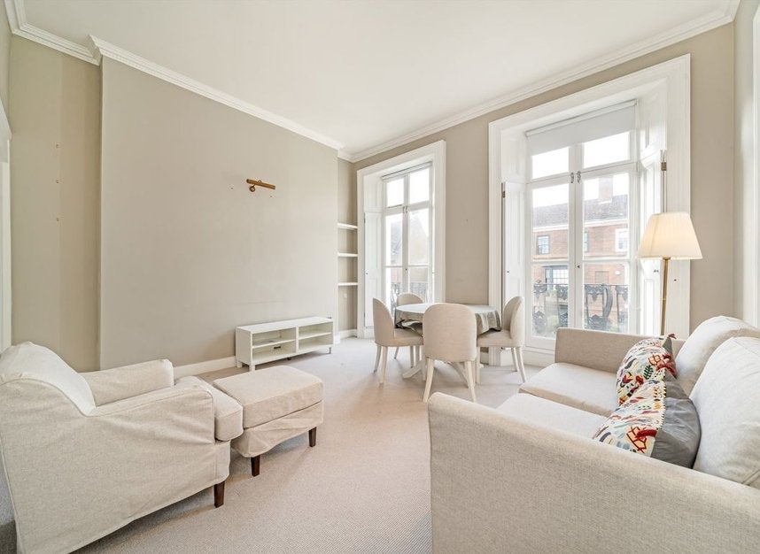 Flat Oakley Street in Greater London