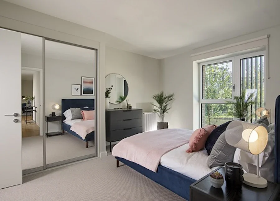 Flat Hale Wharf in Greater London