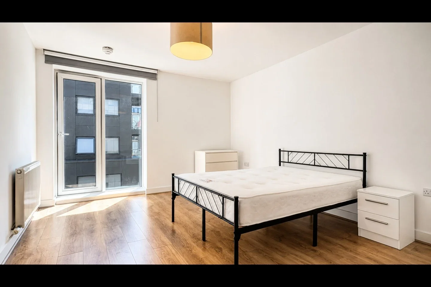 Flat Greenhill Way in Greater London