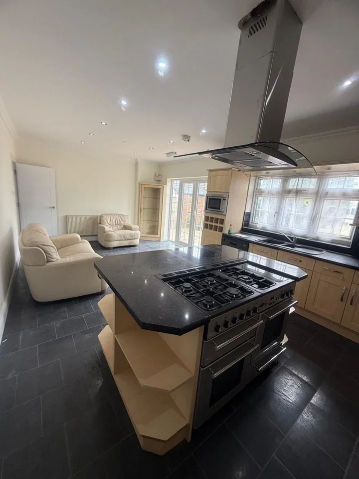 Room Long Lane in Grays