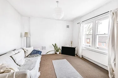 Flat Becondale Road in Greater London