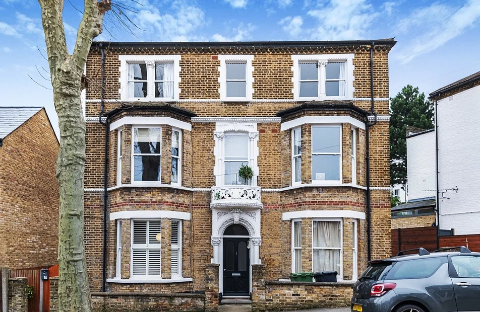 Flat Becondale Road in Greater London